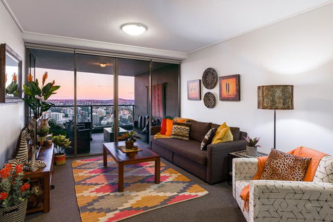 City Sky Home In Africa - River & Story Bridge Views - Darwin Holiday 2