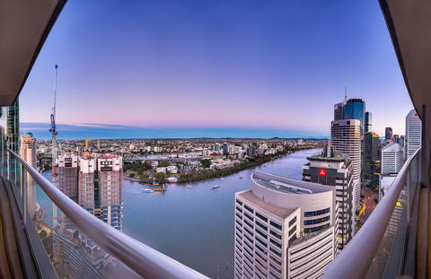 City Sky Home In Africa - River & Story Bridge Views - Darwin Holiday 1