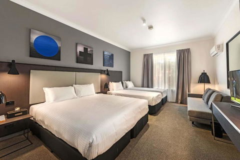 CKS Sydney Airport Hotel (formerly Quality Hotel) - Darwin Holiday 1