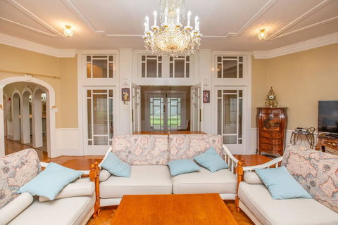 Classic 5 Beds Mt Dandenong Resort - Darwin Holiday 0