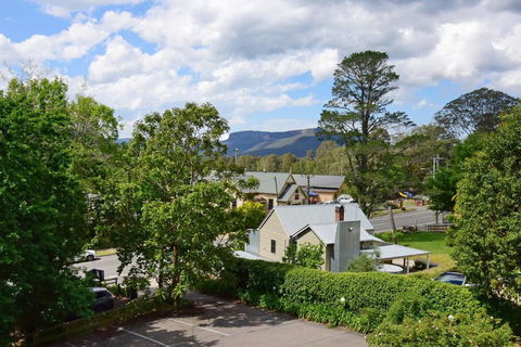Cloudsong Chalet 1 - Close To The Village Centre! - Darwin Holiday 1