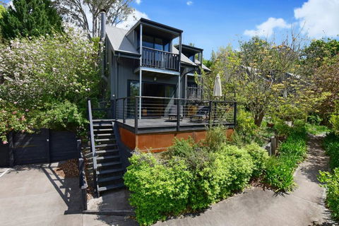 Cloudsong Chalet 1 - Close To The Village Centre! - Darwin Holiday 0