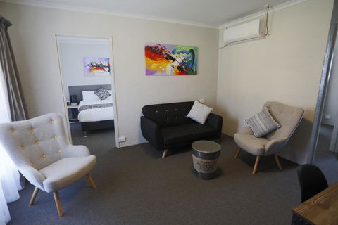 Coachman's Eden - Darwin Holiday 3