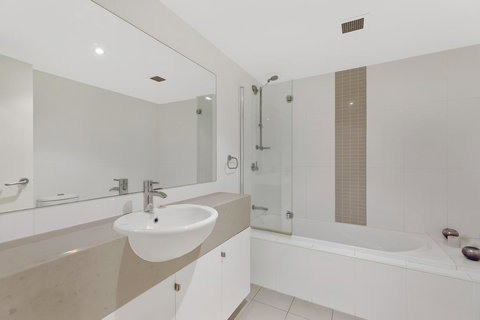 Coast Luxury Apartment 32 - Darwin Holiday 1