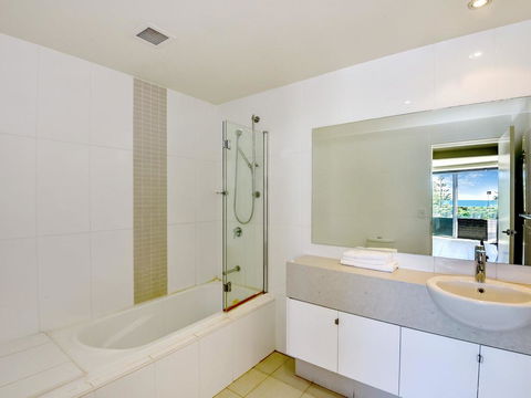 Coast Luxury Apartments 17 - Darwin Holiday 2