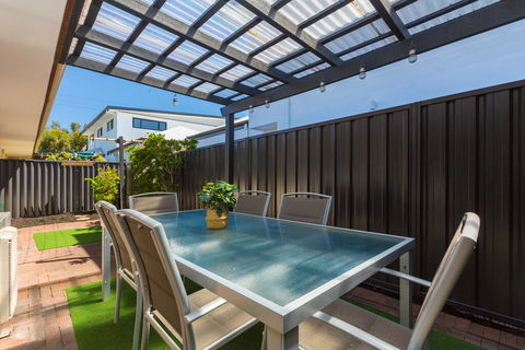 Coastal Convenience! Walk To The Shops & Cafes... - Darwin Holiday 3