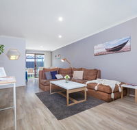 Coastal convenience Walk to the shops  cafes...