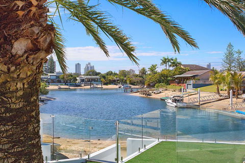 Coastal Elegance - Darwin Holiday 1