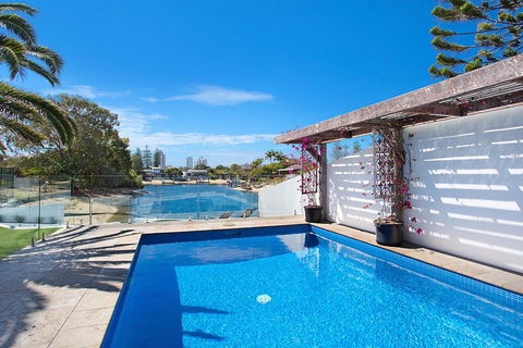 Coastal Elegance - Darwin Holiday 3