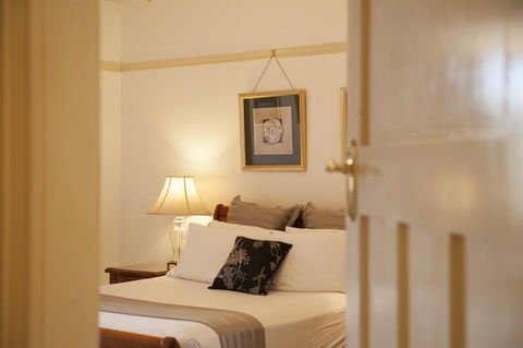 Cobb & Co Court Boutique Hotel - Darwin Holiday 0