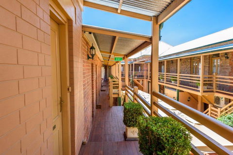 Cobb & Co Court Boutique Hotel - Darwin Holiday 1