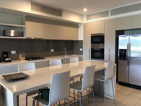 Coconut Grove 402 - Darwin Holiday 1