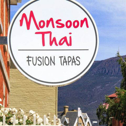 Colonial Hampdens - Darwin Holiday 3