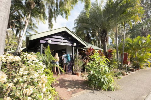 Colonial Village Cabins, Camping & Tours - Hervey Bay YHA - Darwin Holiday 2