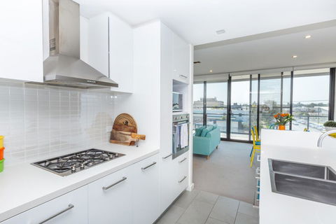 Colour & Swank At The Mill In The Heart Of CBD! - Darwin Holiday 1