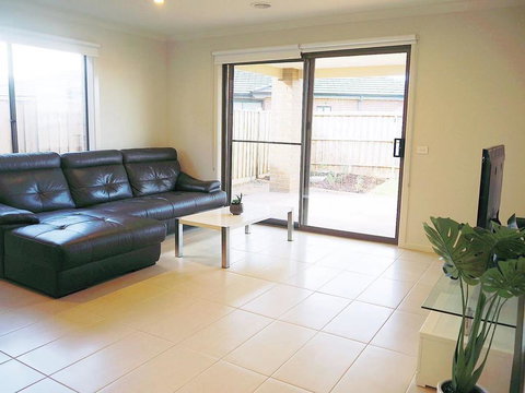 Comfortable 5BR House 6mins To Werribee Station.Great Ocean Road Tourist Stopover - Darwin Holiday 1