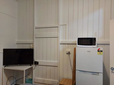 Comfortable Guest Room Closes To Emerald CBD - Darwin Holiday 3