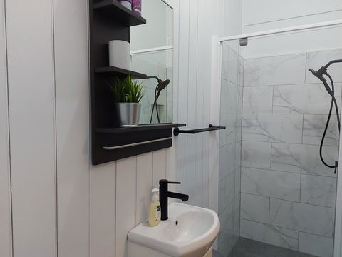 Comfortable Guest Room Closes To Emerald CBD - Darwin Holiday 1