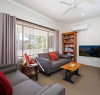 Comfortable Queen sized room near Tuggerah Lake - Darwin Holiday