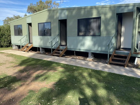 Commercial Hotel Curlewis - Darwin Holiday 1