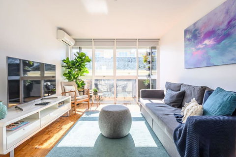 COMO A South Yarra Delight, Car Park And King Bed - Darwin Holiday 0