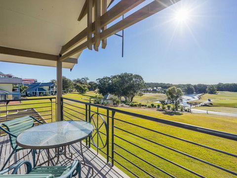 Condo 108 @ Horizons Resort & Golf, Stunning Course + Lake Views - Darwin Holiday 0
