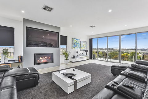 CONROE EXECUTIVE TOWNHOUSE - MODERN & STYLISH - Darwin Holiday 0