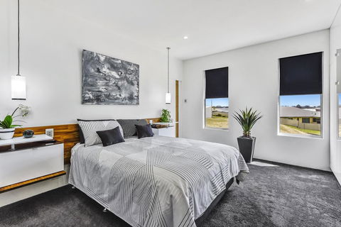 CONROE EXECUTIVE TOWNHOUSE - MODERN & STYLISH - Darwin Holiday 3