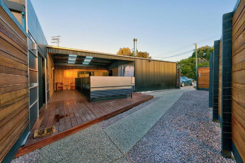 Containment Accommodation - Darwin Holiday 3