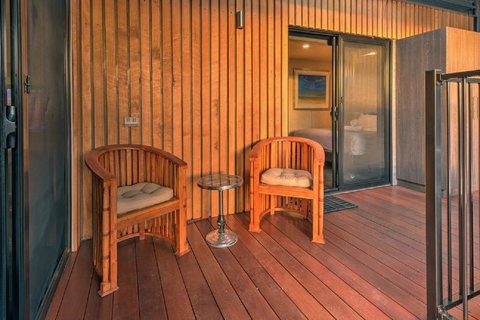 Containment Accommodation - Darwin Holiday 2