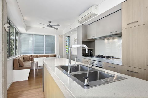 Contemporary & Central, Sunshine Beach - Darwin Holiday 2