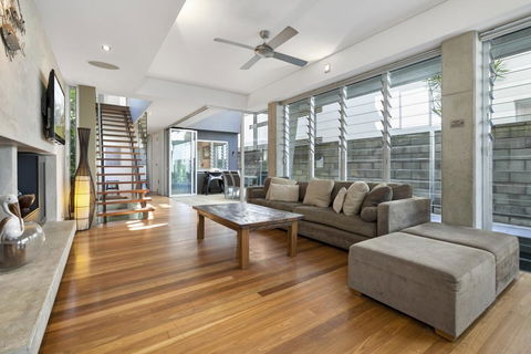 Contemporary & Central, Sunshine Beach - Darwin Holiday 1