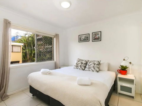 Contemporary 2 Bedroom Beachfront Apartment - Darwin Holiday 2