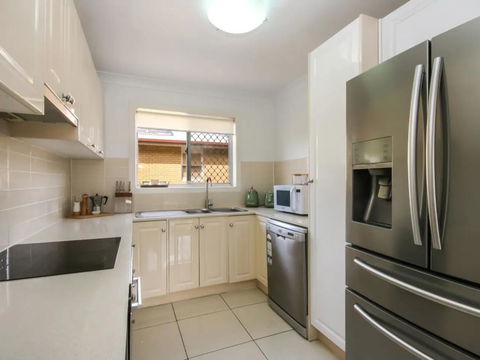 Contemporary 2 Bedroom Beachfront Apartment - Darwin Holiday 1