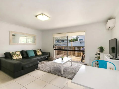 Contemporary 2 Bedroom Beachfront Apartment - Darwin Holiday 0