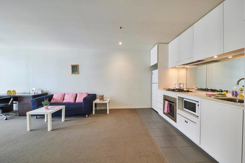 Convenient & Modern 1 Bed Apartment Docklands - Darwin Holiday 3