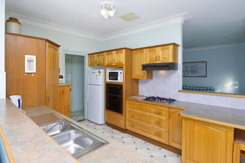 Cook St 4 - Salamander Bay - Darwin Holiday 3
