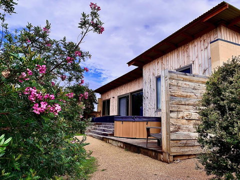 Coopers Ocean Cabin And Jacuzzi - Darwin Holiday 1