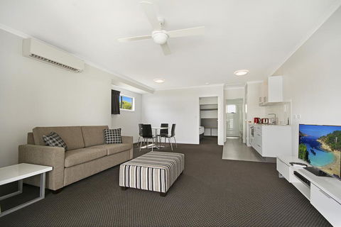 Cooroy Luxury Motel Apartments - Darwin Holiday 0