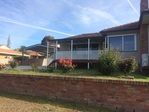 Costa Park Cottage Dio - Armidale - Darwin Holiday 1