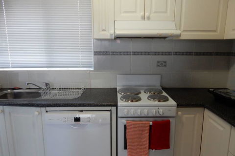 Cosy Apartment Close To Shops & Beach - Darwin Holiday 3