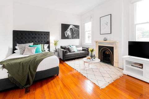 Cosy Nook In Inner-city Victorian Mansion - Darwin Holiday 1