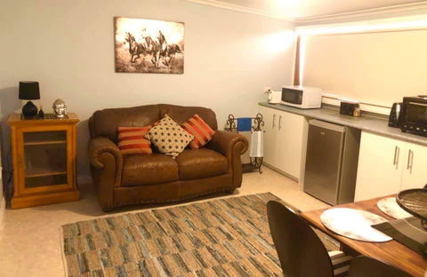 Cottage Equus - Darwin Holiday 1