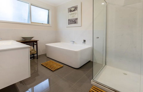 COUNTRY MEETS THE BAY - MOUNT ELIZA - Darwin Holiday 1