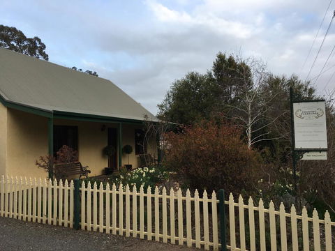 Country Pleasures Bed And Breakfast - Darwin Holiday 0