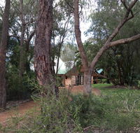 Country Retreat on 1 acre with pool hot tub surrounded by trees - Darwin Holiday