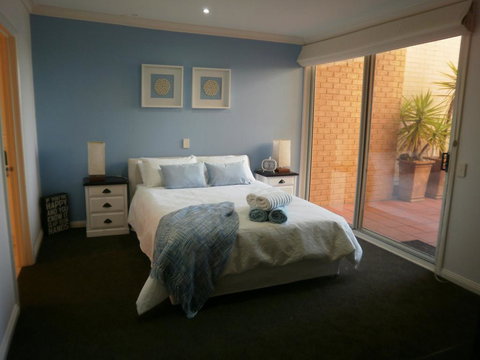 Cowes Beachfront Retreat - Darwin Holiday 3