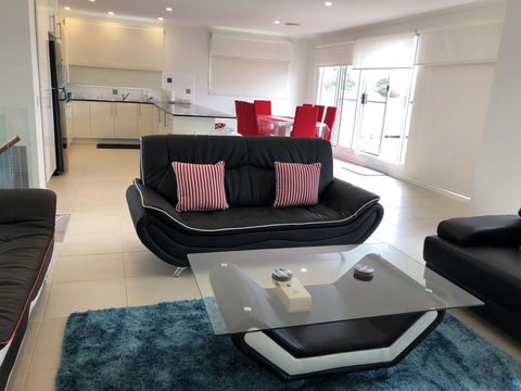 Cowes Holiday Haven - Property #2 - Darwin Holiday 0