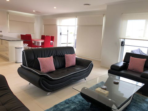 Cowes Holiday Haven - Property #2 - Darwin Holiday 3