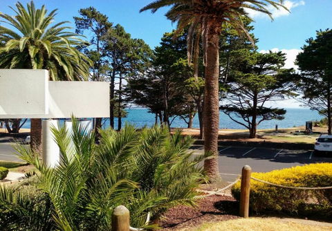 Cowes Partner Retreat - Beachfront - Darwin Holiday 0